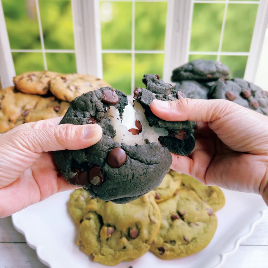 https://www.thechocolatedozen.com/wp-content/uploads/2022/06/stuffed-mochi-chocolate-chip-cookies-2.jpg